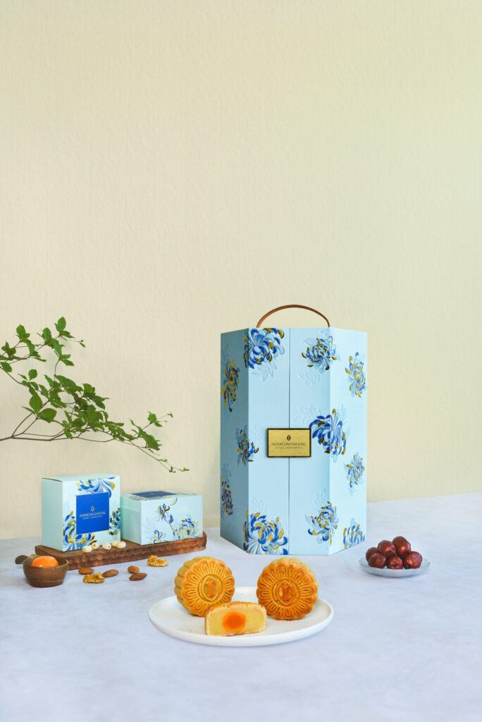 bánh trung thu khách sạn Intercontinental Hanoi 2023