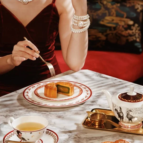 Bánh trung thu khách sạn Capella Hà Nội 2023