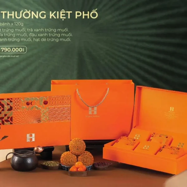 Bánh trung thu Madame Hương 2024 hộp Lý Thường Kiệt Phố