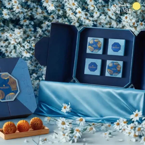 Bánh trung thu InterContinental Hanoi Landmark72 2025 hộp truyền thống 4 bánh